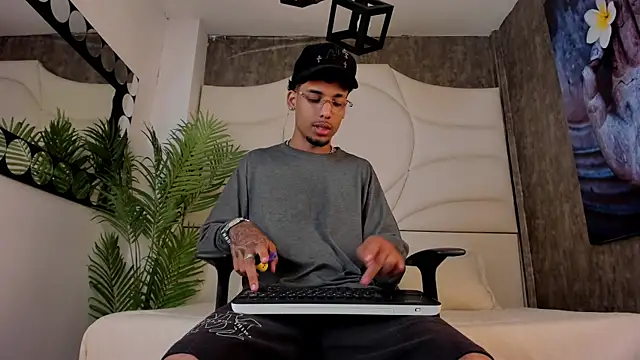 Thiagoferreti online show from October 13, 2025, 3:17 am