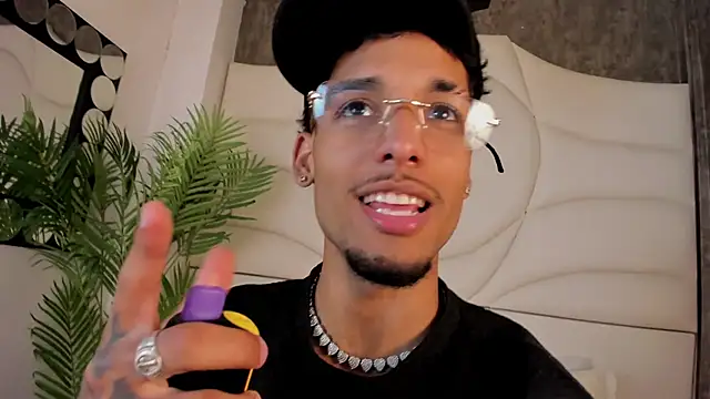 Thiagoferreti online show from October 14, 2025, 3:29 am