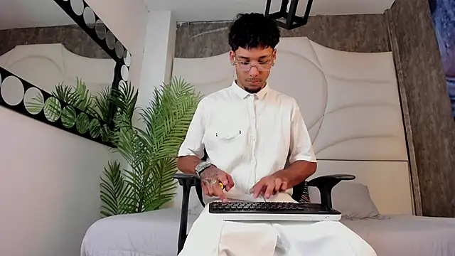 Thiagoferreti online show from October 17, 2025, 3:31 am