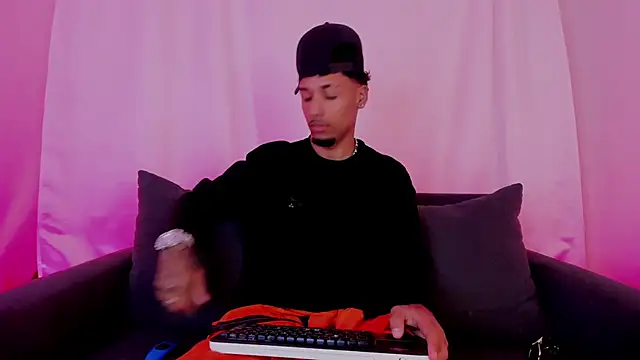 Thiagoferreti online show from November 13, 2025, 7:57 pm