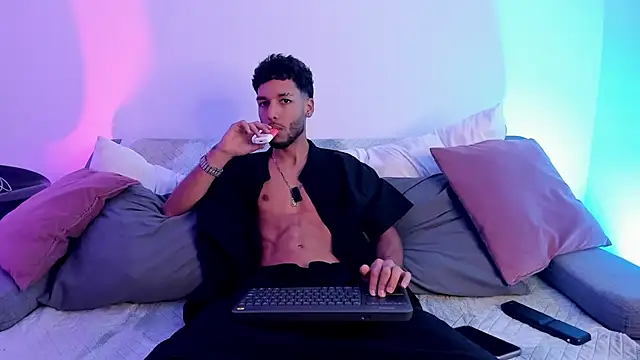 Snapshot of Thiagoferreti chatting on June 8, 2026, 3:29 am Thiagoferreti online show from June 8, 2026, 3:29 am
