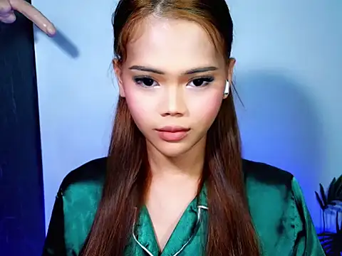 Snapshot of ur_holly_lexie chatting on November 18, 2025, 5:06 pm ur holly lexie online show from November 18, 2025, 5:06 pm