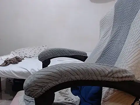Mistress Bigcockts online show from June 18, 2026, 9:19 pm