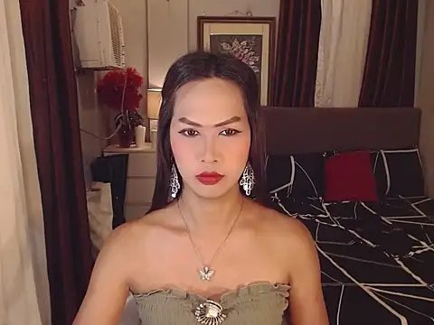 Nathalieheartt online show from May 16, 2026, 8:11 am