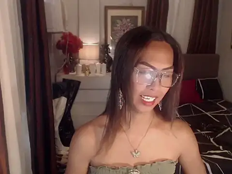 Nathalieheartt online show from June 8, 2026, 2:01 am