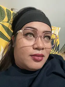 Snapshot of YourSweet-mich chatting on September 22, 2025, 2:30 pm YourSweet-mich online show from September 22, 2025, 2:30 pm