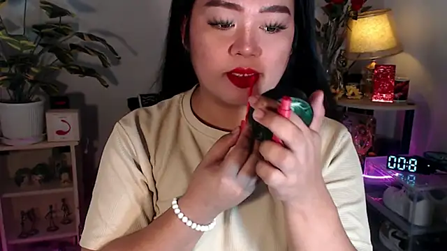 Snapshot of YourSweet-mich chatting on October 26, 2025, 12:00 pm YourSweet-mich online show from October 26, 2025, 12:00 pm