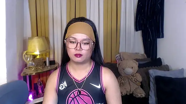 Snapshot of YourSweet-mich chatting on May 25, 2026, 4:07 am YourSweet-mich online show from May 25, 2026, 4:07 am