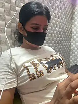 Hot Jaanvi  online show from May 29, 2026, 4:49 pm