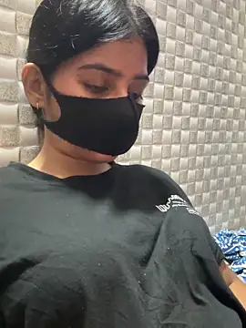 Hot Jaanvi  online show from June 7, 2026, 4:22 pm