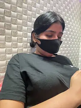 Hot Jaanvi  online show from June 9, 2026, 4:07 pm