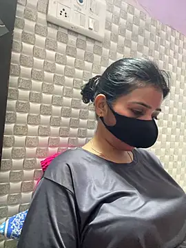 Hot Jaanvi  online show from June 26, 2026, 7:13 am