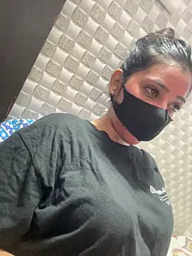 Hot Jaanvi  online show from June 29, 2026, 4:08 am