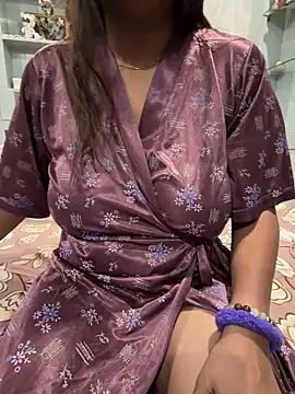 Snapshot of prisha944 chatting on May 4, 2026, 3:35 am prisha944 online show from May 4, 2026, 3:35 am