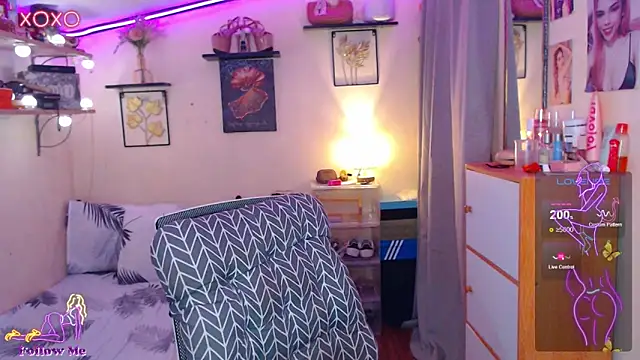 izabella moore online show from January 13, 2026, 6:18 am