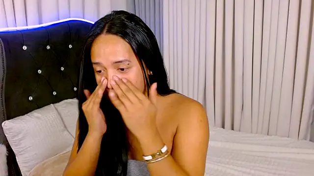 Lorainnelustts online show from October 7, 2025, 4:04 pm