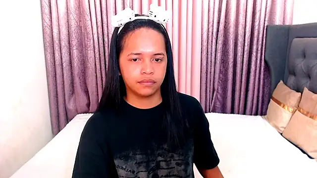 Lorainnelustts online show from October 28, 2025, 9:17 pm