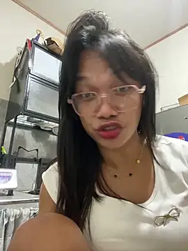 Snapshot of Herbielustts chatting on March 7, 2026, 5:10 pm Herbielustts online show from March 7, 2026, 5:10 pm