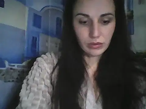 Qinini online show from December 1, 2025, 9:42 pm