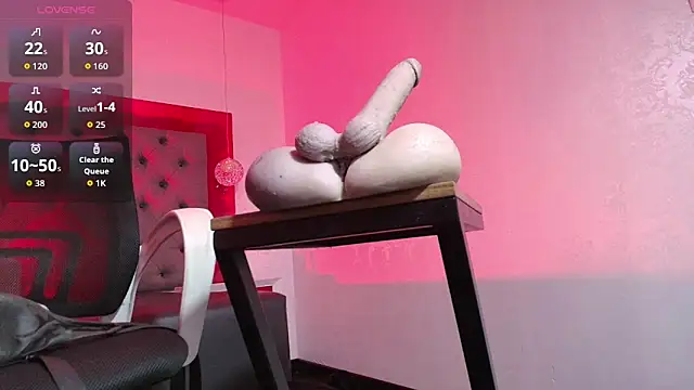 MirandaSould online show from May 11, 2026, 4:04 pm