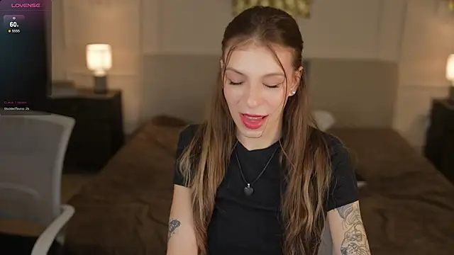 Snapshot of Selena_Glow chatting on February 3, 2026, 2:53 am Selena Glow online show from February 3, 2026, 2:53 am