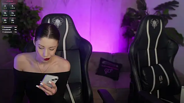 Snapshot of Selena_Glow chatting on February 20, 2026, 12:29 am Selena Glow online show from February 20, 2026, 12:29 am