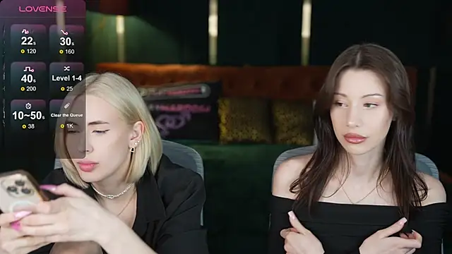 Snapshot of Selena_Glow chatting on February 26, 2026, 7:13 pm Selena Glow online show from February 26, 2026, 7:13 pm