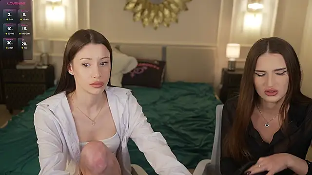 Snapshot of Selena_Glow chatting on March 5, 2026, 12:17 am Selena Glow online show from March 5, 2026, 12:17 am