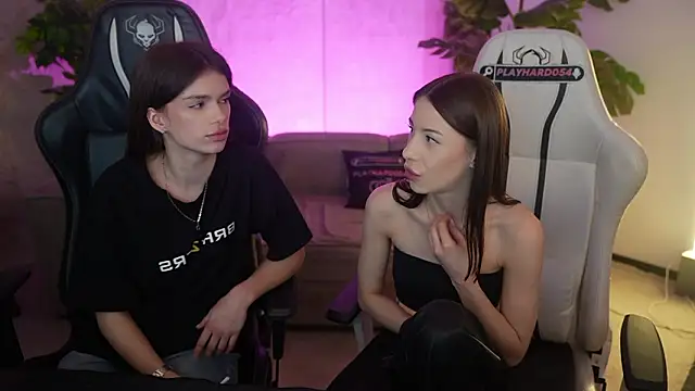 Snapshot of Selena_Glow chatting on March 25, 2026, 7:20 pm Selena Glow online show from March 25, 2026, 7:20 pm