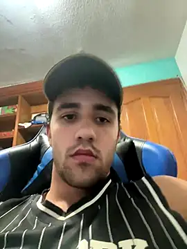 Snapshot of aavrdvh33 chatting on November 12, 2025, 12:22 am aavrdvh33 online show from November 12, 2025, 12:22 am