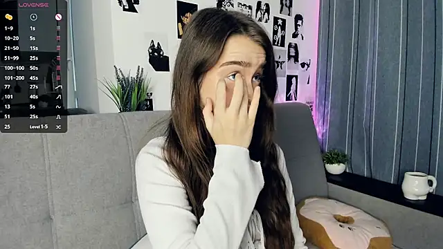 Snapshot of lovelyalivia chatting on October 19, 2025, 9:32 am lovelyalivia online show from October 19, 2025, 9:32 am