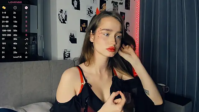 Snapshot of lovelyalivia chatting on October 31, 2025, 9:32 am lovelyalivia online show from October 31, 2025, 9:32 am