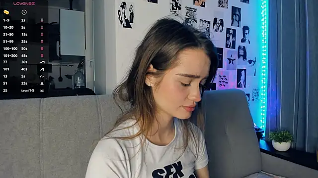 Snapshot of lovelyalivia chatting on November 15, 2025, 10:01 am lovelyalivia online show from November 15, 2025, 10:01 am