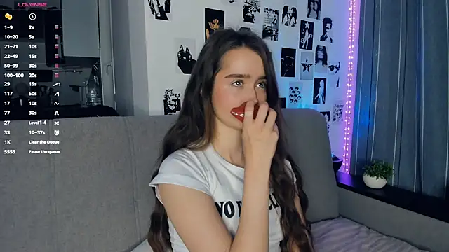 Snapshot of lovelyalivia chatting on November 17, 2025, 9:26 am lovelyalivia online show from November 17, 2025, 9:26 am