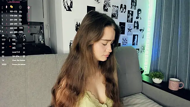 Snapshot of lovelyalivia chatting on November 18, 2025, 9:25 am lovelyalivia online show from November 18, 2025, 9:25 am