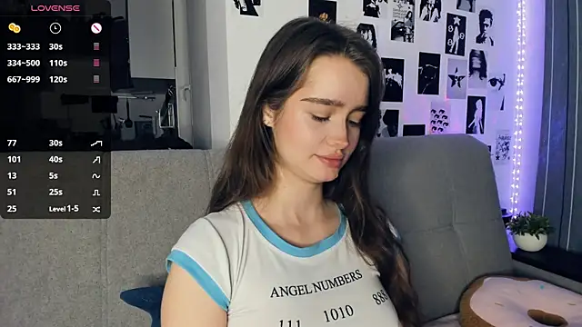 Snapshot of lovelyalivia chatting on December 3, 2025, 9:29 am lovelyalivia online show from December 3, 2025, 9:29 am