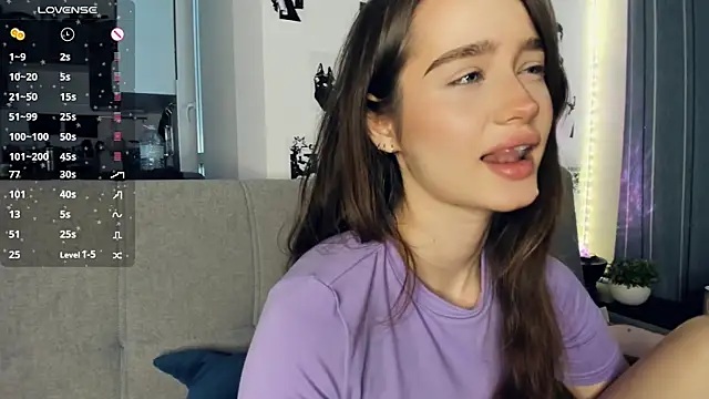 Snapshot of lovelyalivia chatting on December 14, 2025, 9:47 am lovelyalivia online show from December 14, 2025, 9:47 am