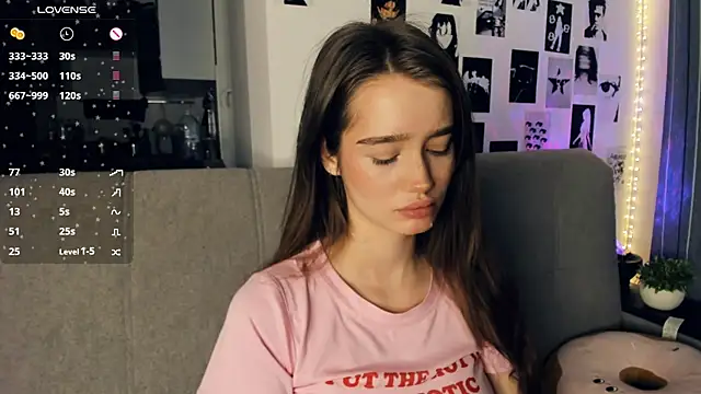 Snapshot of lovelyalivia chatting on December 21, 2025, 9:16 am lovelyalivia online show from December 21, 2025, 9:16 am