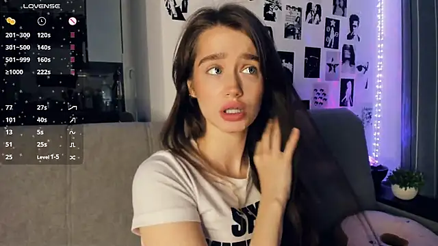 Snapshot of lovelyalivia chatting on December 22, 2025, 9:06 am lovelyalivia online show from December 22, 2025, 9:06 am