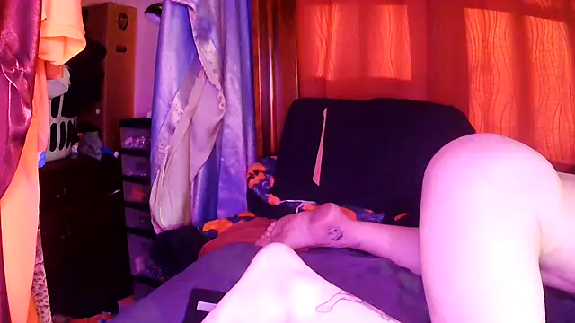 Snapshot of RivslRabbit chatting on February 3, 2026, 12:54 pm RivslRabbit online show from February 3, 2026, 12:54 pm