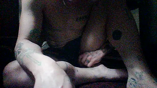 Snapshot of RivslRabbit chatting on February 11, 2026, 12:32 pm RivslRabbit online show from February 11, 2026, 12:32 pm