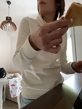 sweetchery999999 online show from October 10, 2025, 2:27 pm