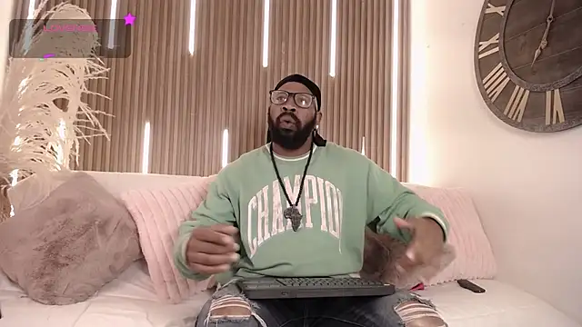 Snapshot of King_Malik chatting on September 18, 2025, 1:02 pm King Malik online show from September 18, 2025, 1:02 pm