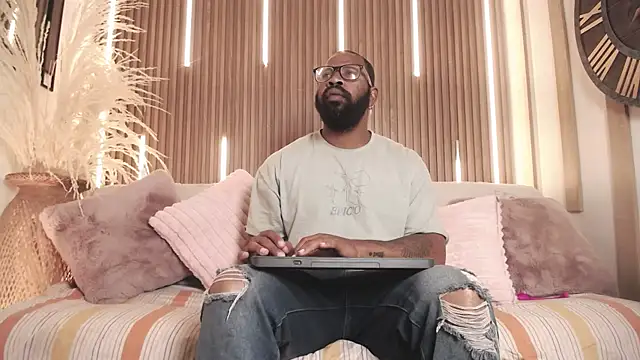 Snapshot of King_Malik chatting on September 26, 2025, 12:53 pm King Malik online show from September 26, 2025, 12:53 pm