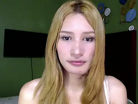 Snapshot of SerenaCortesi chatting on September 12, 2025, 11:21 am SerenaCortesi online show from September 12, 2025, 11:21 am