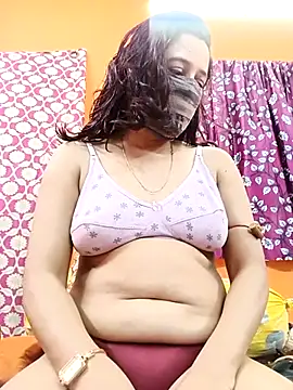 Hotpuja25 online show from April 12, 2026, 4:17 am