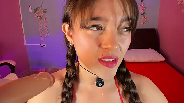 Luciemaurerr online show from December 1, 2025, 2:49 am