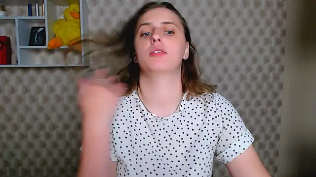 AmandaDimond  online show from May 11, 2026, 2:45 pm