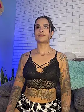 Snapshot of Im_Fernanda chatting on October 8, 2025, 12:08 am Im Fernanda online show from October 8, 2025, 12:08 am