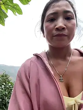 Snapshot of ThiHa003 chatting on February 15, 2026, 8:35 am ThiHa003 online show from February 15, 2026, 8:35 am